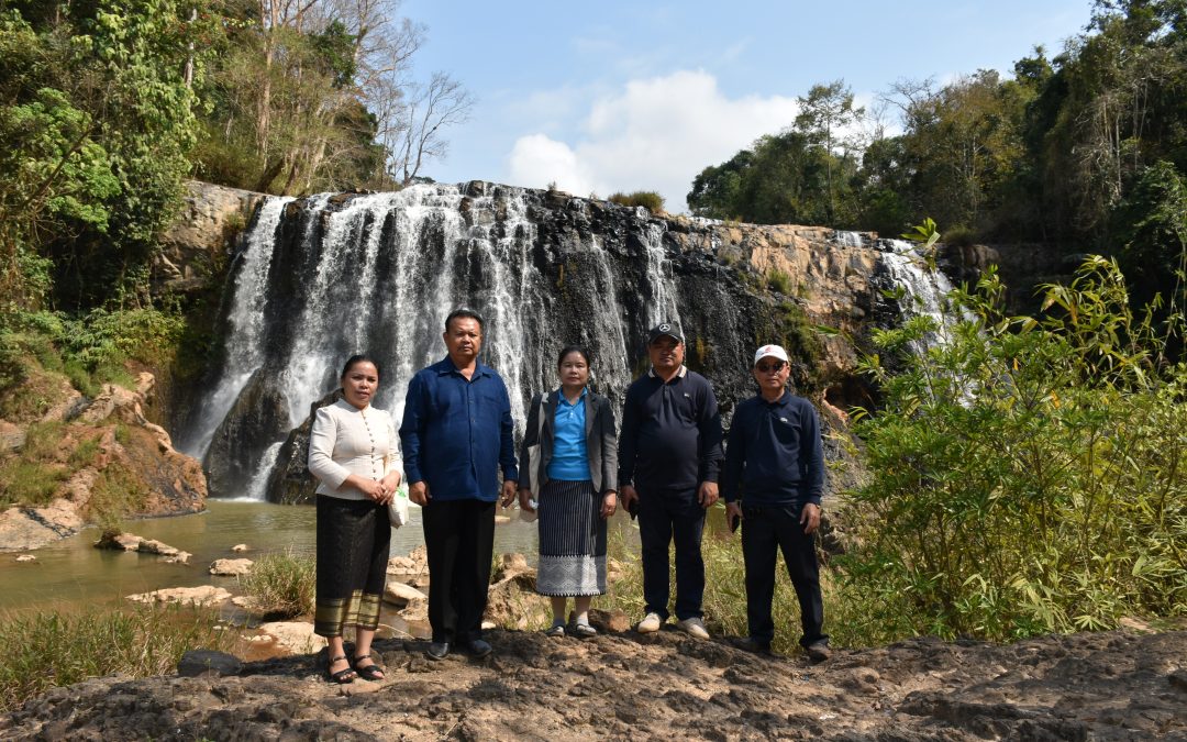 ປະທານສະພາປະຊາຊົນແຂວງສະຫວັນນະເຂດ ລົງຕິດຕາມຊຸກຍູ້ການສັກວັກຊິນຕ້ານພະຍາດໂຄວິດ-19 ຢູ່ເມືອງເຊໂປນ