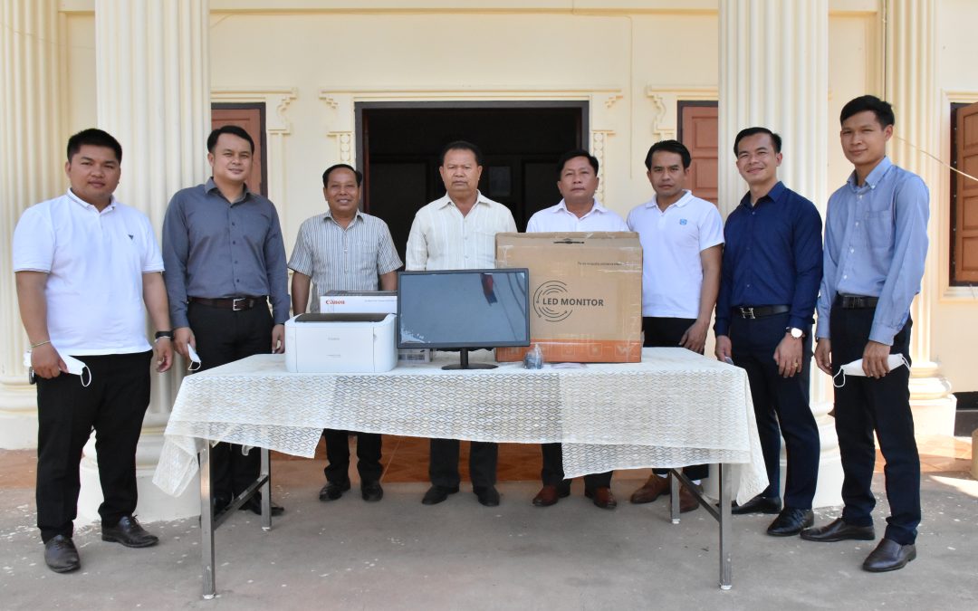 ພະແນກພະລັງງານ ແລະ ບໍ່ແຮ່ ແຂວງ ມອບຊຸດຄອມພີວເຕີຕັ້ງໂຕະ ແລະ ເຄື່ອງປິນເຕີ້ ໃຫ້ສະພາປະຊາຊົນແຂວງໆສະຫວັນນະເຂດ.