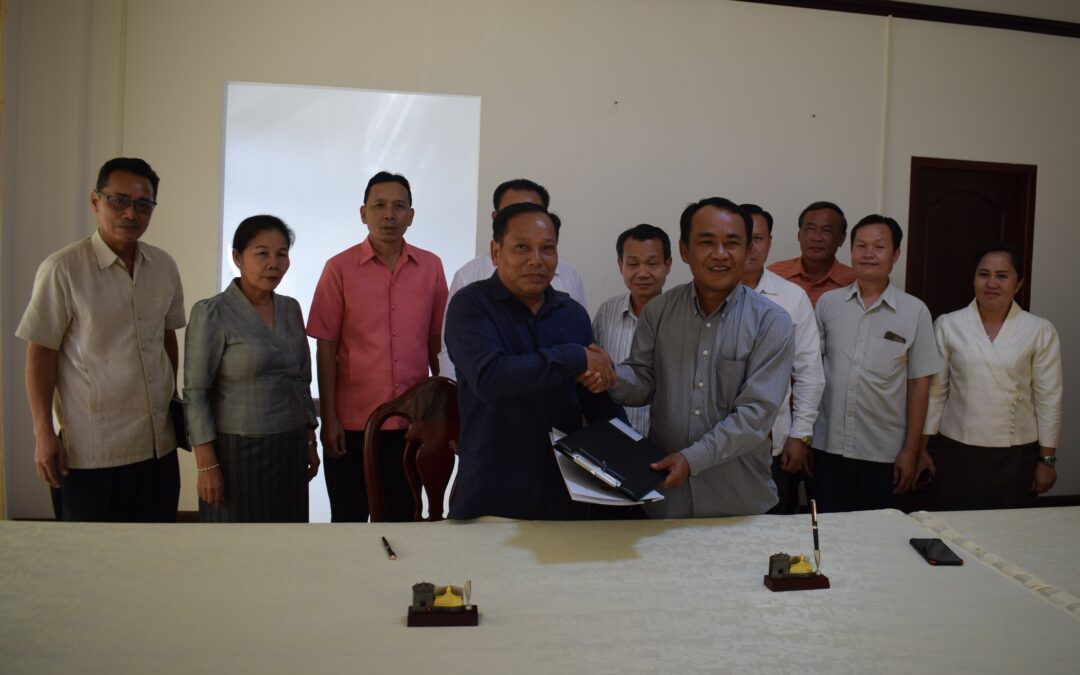 ສະພາປະຊາຊົນແຂວງສະຫວັນນະເຂດ, ໄດ້ມອບ ລົດນໍາສົ່ງຄົນເຈັບ(Ambulance) ໃຫ້ໂຮງໝໍເມືອງ ນອງ, ຈໍານວນ 1 ຄັນ