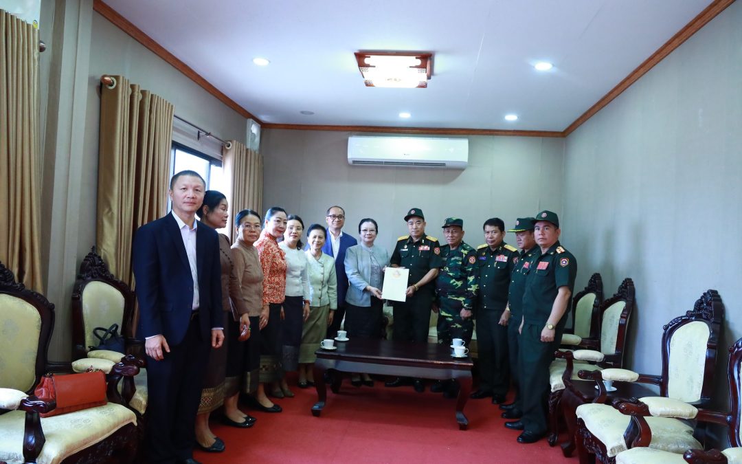 ພິທີມອບ-ຮັບເຄື່ອງໃຫ້ທະຫານແຂວງບໍ່ແກ້ວ