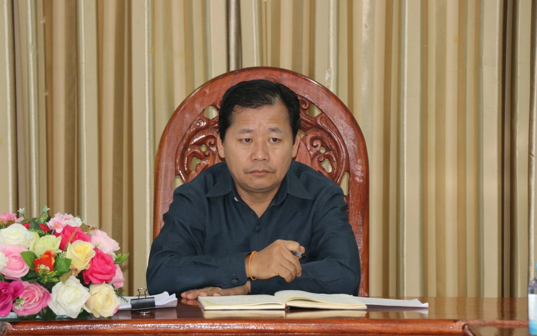 ຄົ້ນຄວ້າໜັງສືສະເໜີຂອງທ່ານເຈົ້າແຂວງ ຈໍານວນ 2 ສະບັບ.