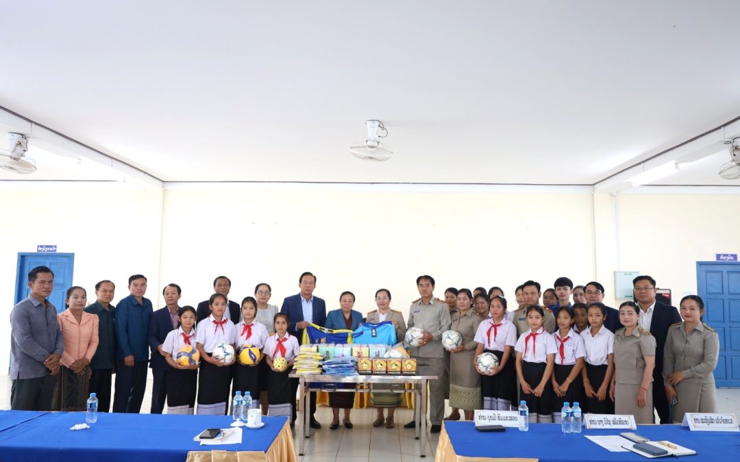 ຮອງປະທານສະພາແຫ່ງຊາດ ຢ້ຽມຢາມໂຮງຮຽນມັດທະຍົມ ວິຊາຊີບ ຕົວແບບມິດຕະພາບ ລາວ-ຫວຽດນາມ ທີ່ເມືອງໜອງບົກ ແຂວງຄຳມ່ວນ.