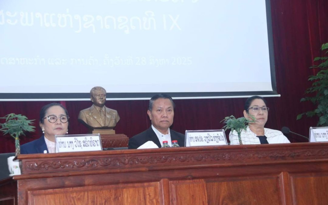 ພົບປະຜູ້ມີສິດເລືອກຕັ້ງຢູ່ກະຊວງ ອຄ ແລະ ໂຮງຮຽນການເມືອງ-ການປົກຄອງ