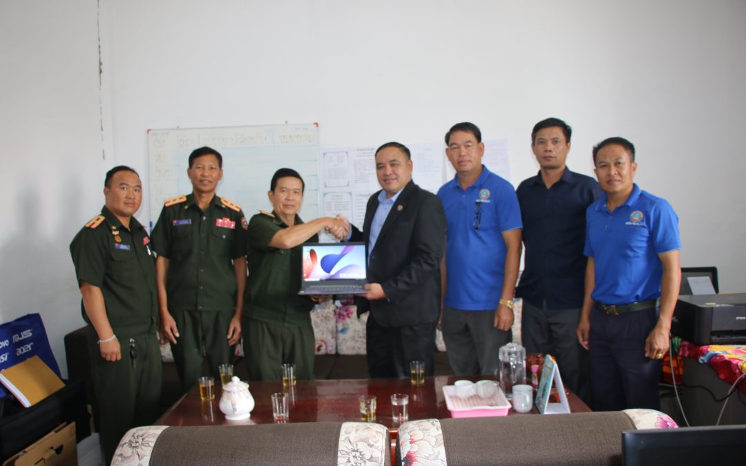 ສະມາຊິກສະພາແຫ່ງຊາດປະຈໍາເຂດເລືອກຕັ້ງທີ 9  ມອບຄອມພິວເຕີໃຫ້ພະແນກນະໂຍບາຍກອງບັນຊາການທະຫານແຂວງ