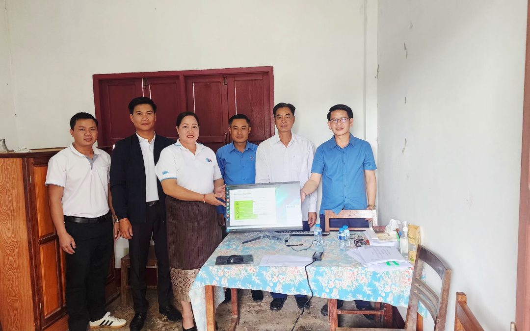 ສະມາຊິກສະພາແຫ່ງຊາດ ປະຈໍາເຂດເລືອກຕັ້ງ ລົງມອບຄອມພິວເຕີ