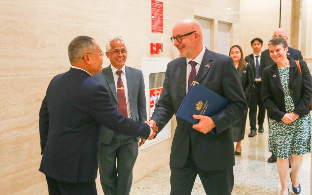 ຄະນະຜູ້ແທນລັດຖະບານອັງກິດ ຢ້ຽມຢາມ ແລະ ເຮັດວຽກຢູ່ ສປປລາວ