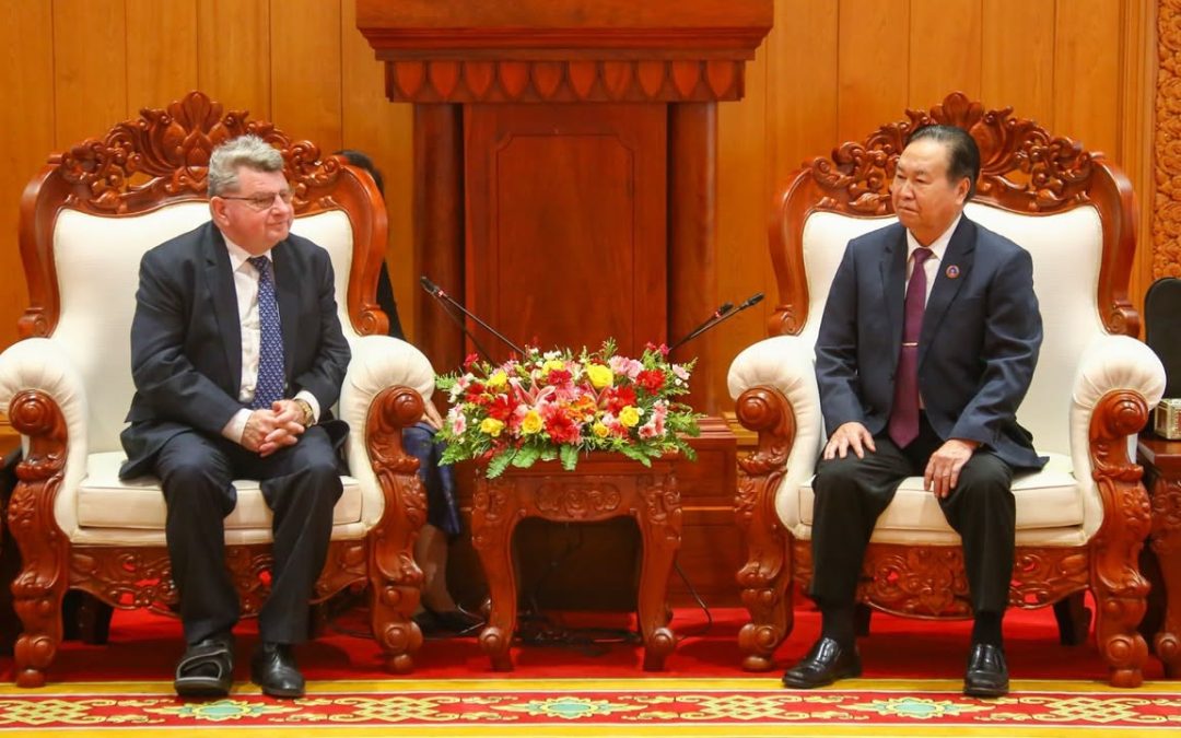 ສຈ. ປອ. ຈະເລີນ ເຍຍປາວເຮີ ຕ້ອນຮັບທູດຮົງກາລີ ພ້ອມຄະນະນັກດົນຕີ