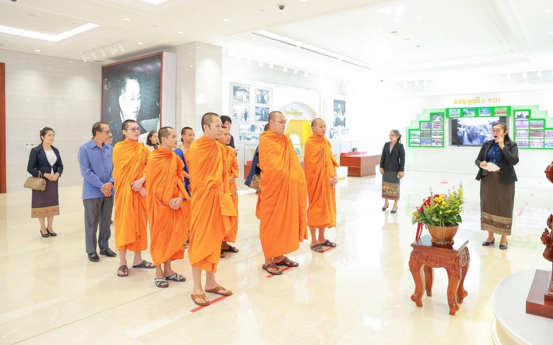 ຄະນະສົງວັດໂນນສະຫວ່າງ ແລະ ຄປມ ສີສັດຕະນາກ ຢ້ຽມຊົມຫ້ອງມູນເຊື້ອ ແລະ ຫ້ອງປະຊຸມໃຫຍ່