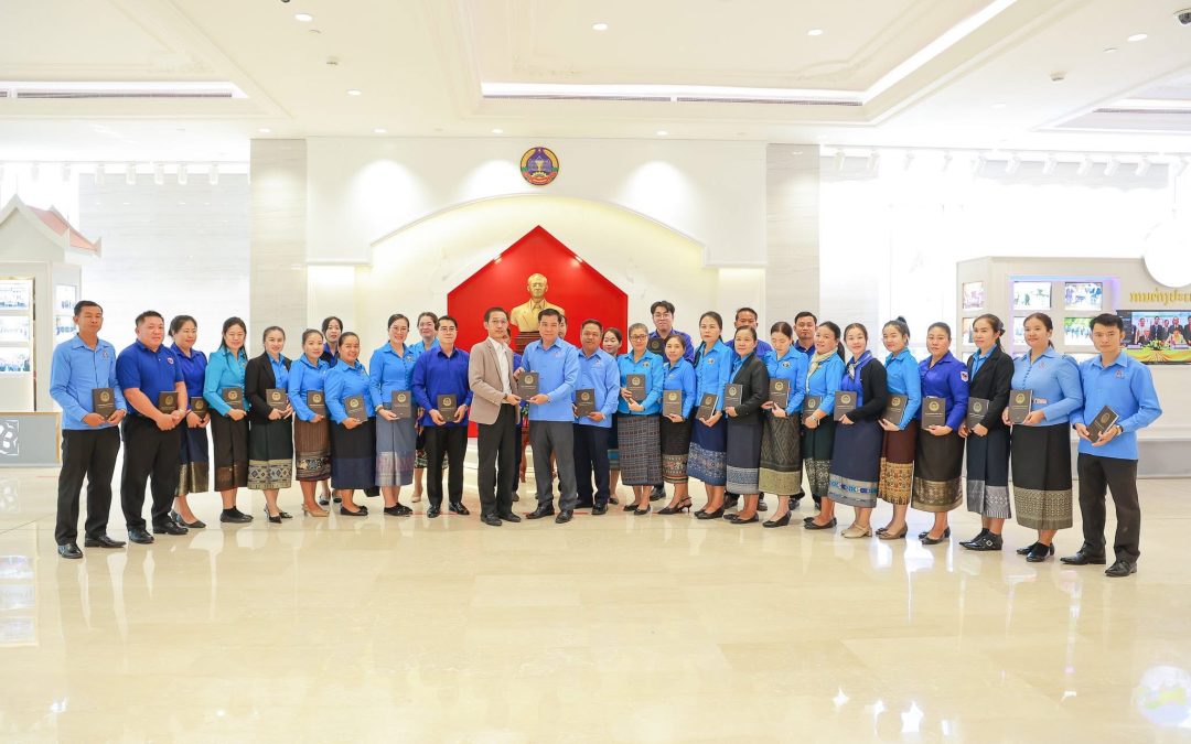 ອົງການຈັດຕັ້ງມະຫາຊົນສະຫະພັນນັກຮົບເກົ່າລາວ ແລະ 4 ພາກສ່ວນຈາກເມືອງນາຊາຍທອງ ຢ້ຽມຊົມງານວາງສະແດງສະພາແຫ່ງຊາດ ຄົບຮອບ 50 ປີ