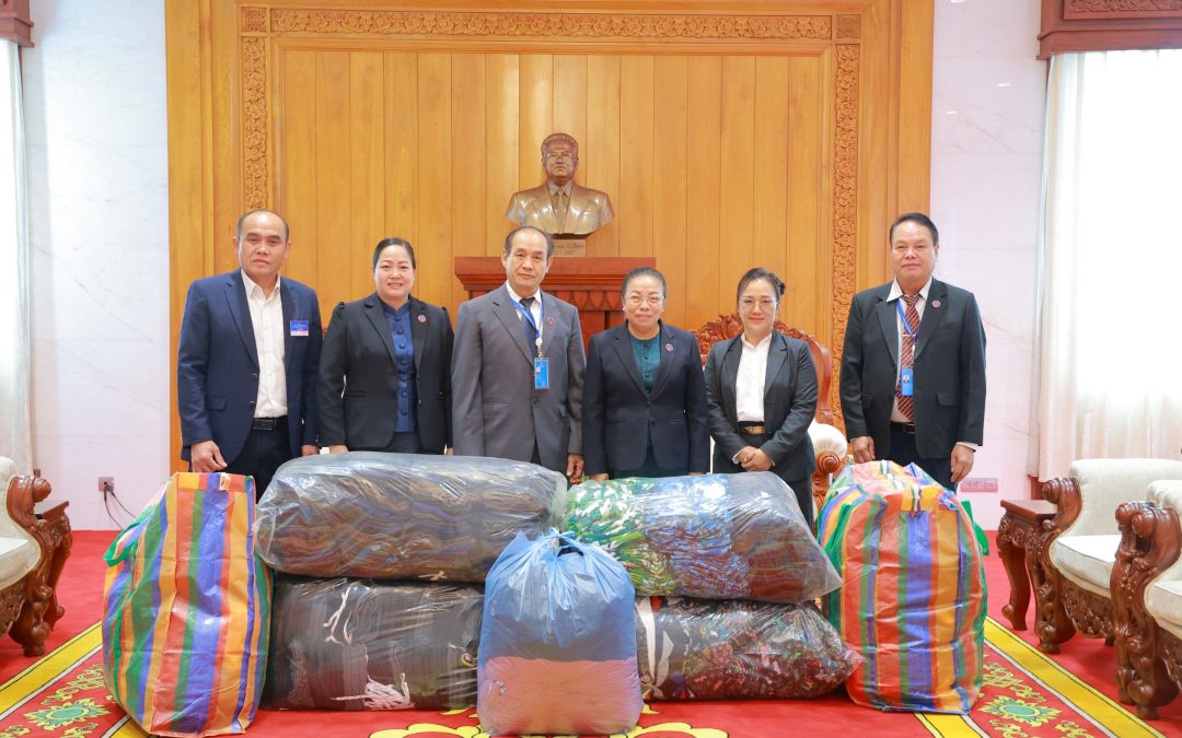 ມອບ-ຮັບເຄື່ອງຊ່ວຍເຫຼືອ