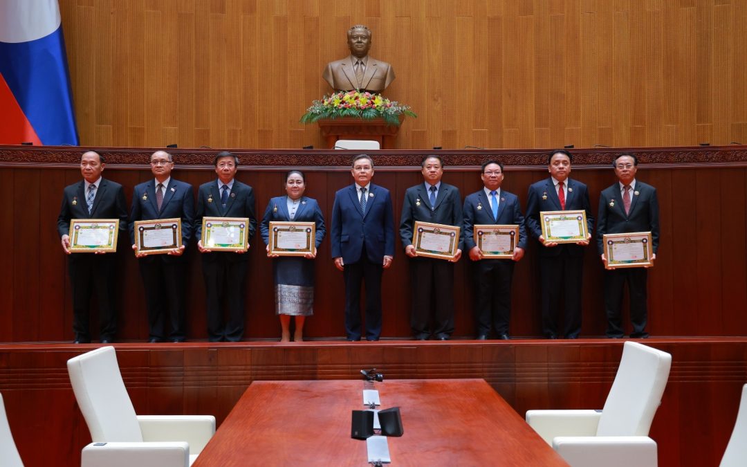 ‎ປະດັບຫຼຽນກາລະນຶກ 70 ປີ ແລະ ວັນສ້າງຕັ້ງພັກ 50 ປີ ວັນສະຖາປະນາ ສປປລາວ