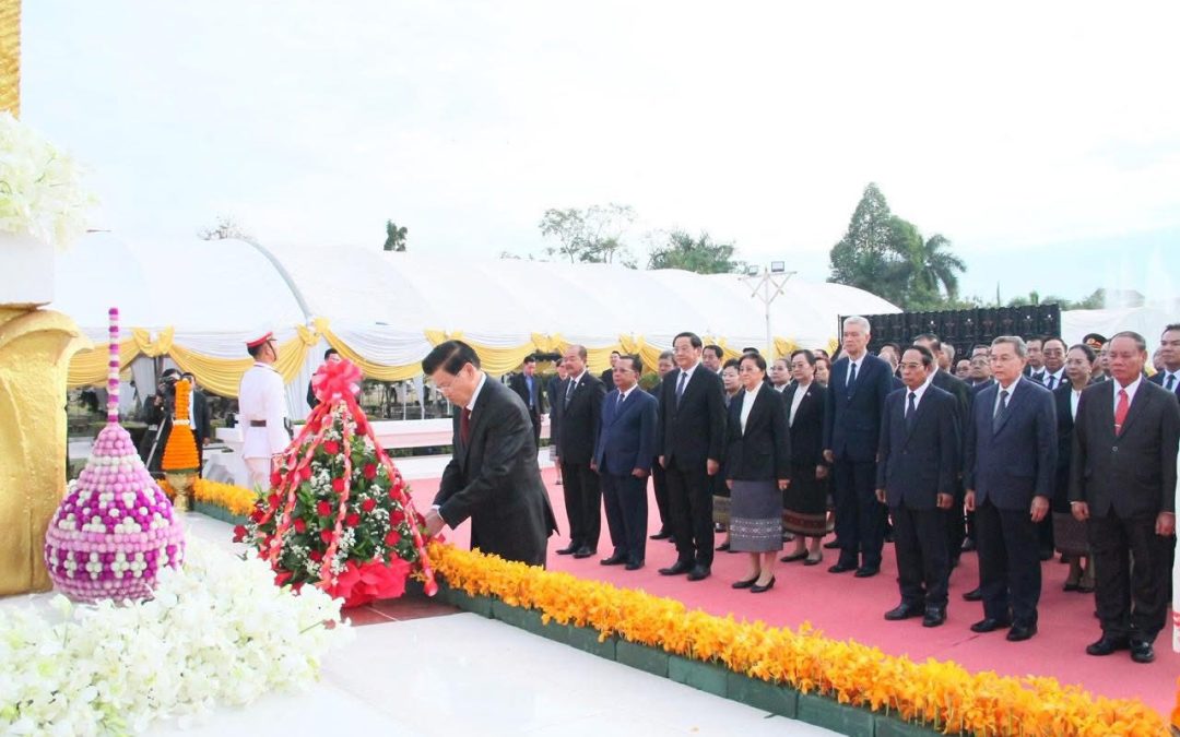 ວາງກະຕ່າດອກໄມ້ ໃນໂອກາດວັນເກີດປະທານ ໄກສອນ ພົມວິຫານ ຄົບຮອບ 105 ປີ