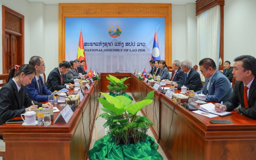 ສະມາຄົມ​ມິດ​ຕະພາບ ລາວ-ຫວຽດນາມ-ລາວ ພົບປະສອງຝ່າຍ