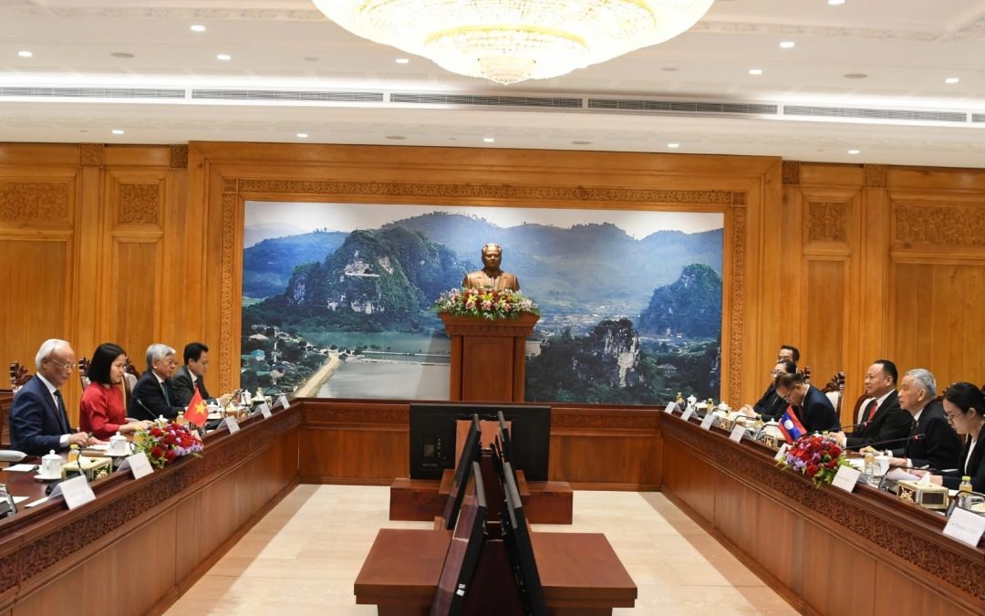 ພົບປະສອງຝ່າຍລະຫວ່າງ ຄະນະສັນຕິພາບ ແລະ ສາມັກຄີ ລາວ-ຫວຽດນາມ