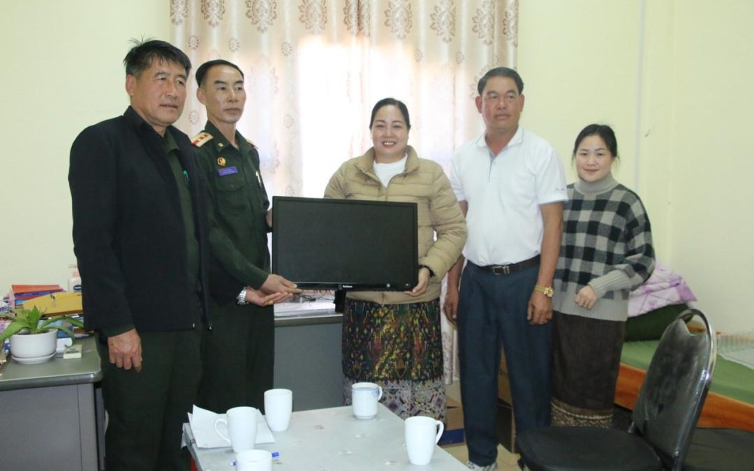 ສະມາຊິກສະພາແຫ່ງຊາດປະຈໍາເຂດເລືອກຕັ້ງທີ 9  ມອບຄອມພິວເຕີໃຫ້ກອງພັນໃຫຍ່643