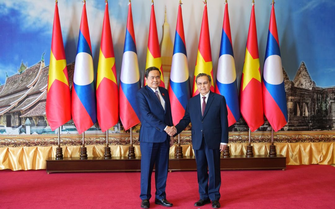 ປະທານສະພາແຫ່ງຊາດລາວ ພົບປະປະທານສະພາແຫ່ງຊາດຫວຽດນາມ