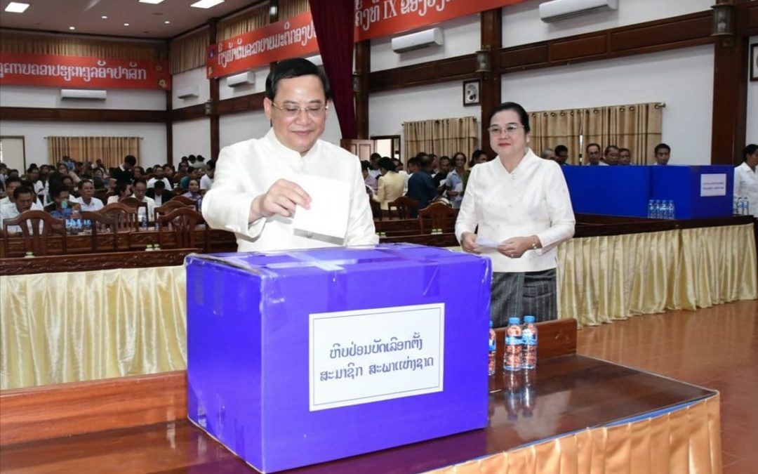 ນາຍົກລັດຖະມົນຕີ ໃຊ້ສິດປ່ອນບັດເລືອກຕັ້ງຢູ່ແຂວງຈຳປາສັກ