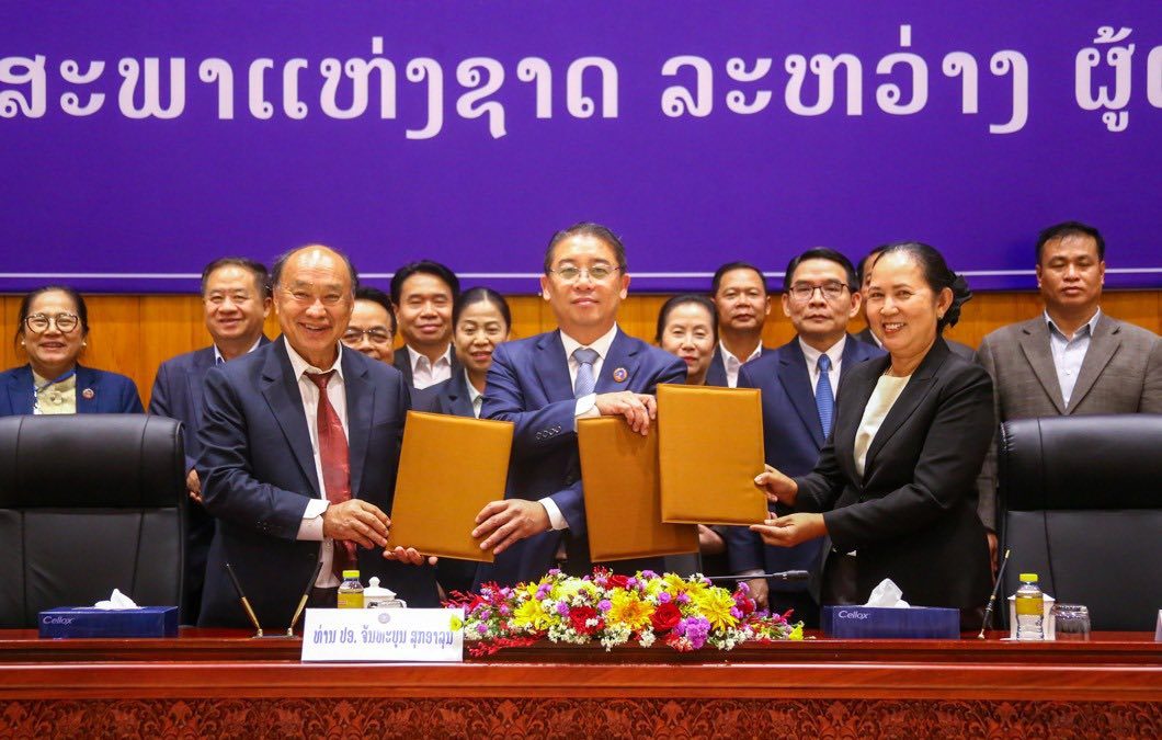 ມອບ-ຮັບໜ້າທີ່ປະທານກຳມາທິການ