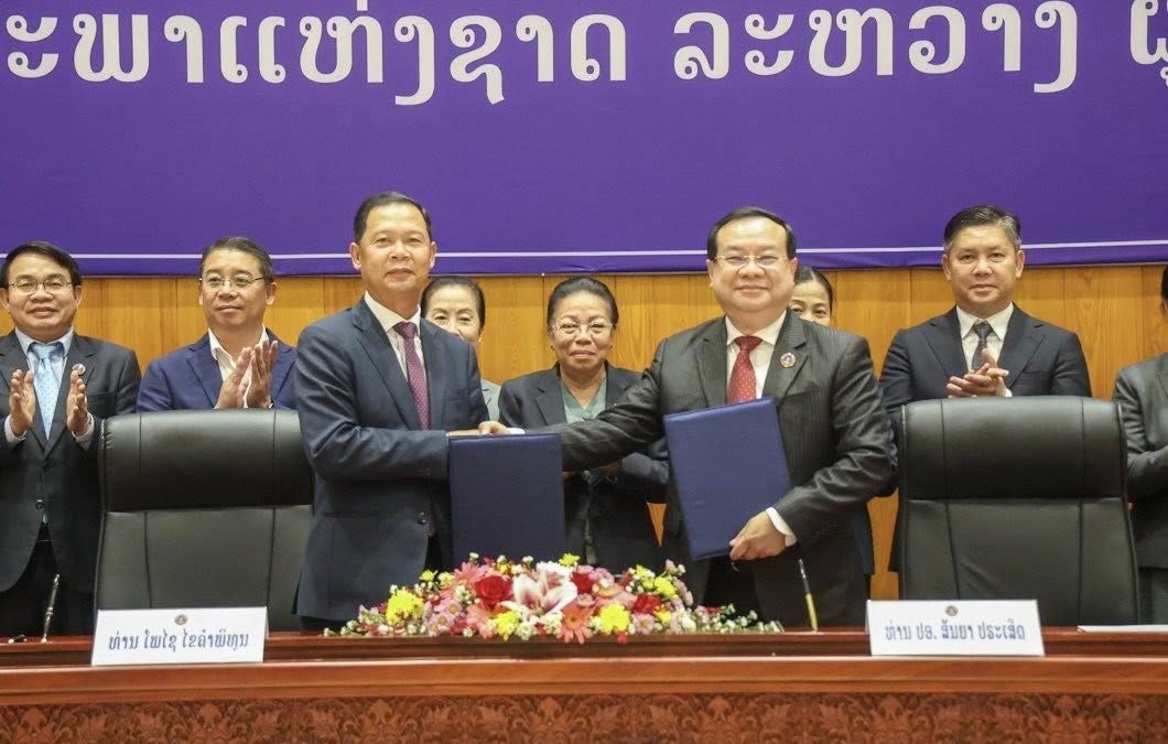 ມອບ-ຮັບໜ້າທີ່ປະທານກຳມາທິການການຕ່າງປະເທດ