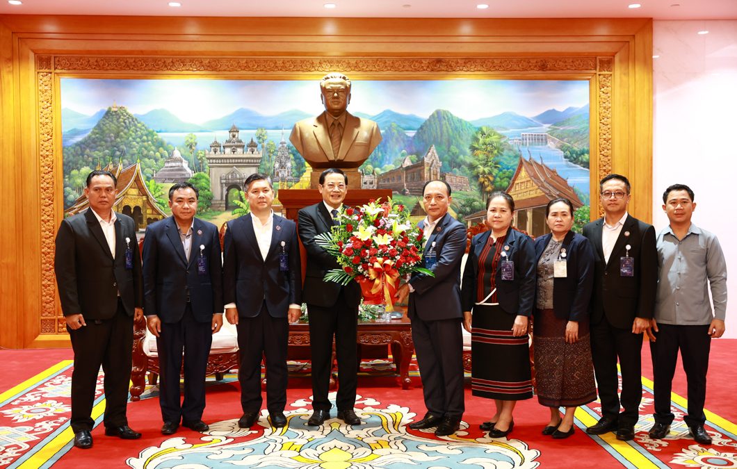ຄະນະ ສສຊ ເຂດ 17 ແຂວງອັດຕະປື ເຂົ້າພົບສະແດງຄວາມຍິນດີຕໍ່ ທ່ານປະທານສະພາແຫ່ງຊາດ ຄົນໃໝ່